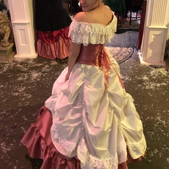 Dickens era gown - Picture 2 of 3